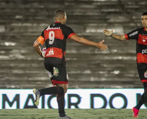 
				
					Pelo Campeonato Paraibano, Campinense derrota o Sport-PB por 3 a 1 no Amigão e dispara na liderança do Grupo B
				
				