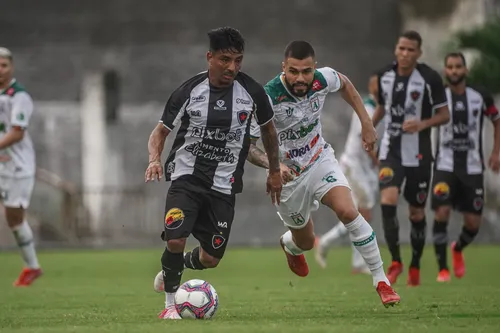 
				
					Gabriel Yanno sente que pagou dívida com a torcida do Botafogo-PB ao marcar o gol da vitória sobre o Sousa
				
				