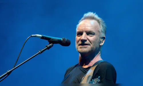 
				
					Sting canta Russians por paz na Ucrânia e a gente pergunta se Putin também ama as crianças russas
				
				