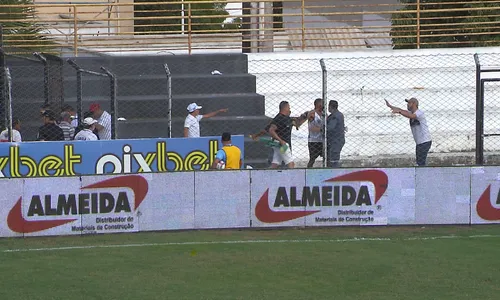 
                                        
                                            PM de Pernambuco dispara arma de fogo durante jogo do Campeonato Paraibano e é detido
                                        
                                        