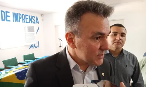 
                                        
                                            Sérgio Queiroz curte postagens com críticas a Bolsonaro e justifica "dia extenuante de viagem"
                                        
                                        