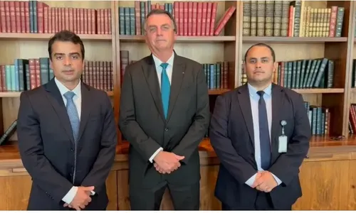 
                                        
                                            Bolsonaro anuncia apoio a Bruno Roberto para a disputa ao Senado na Paraíba
                                        
                                        