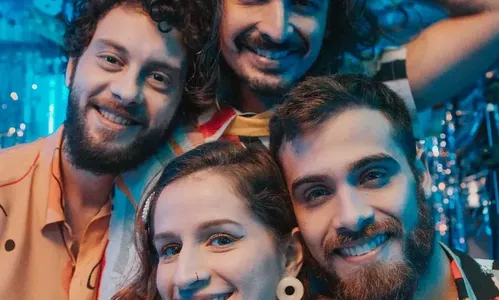 
                                        
                                            Plutão Já Foi Planeta + Banda Hotelo
                                        
                                        