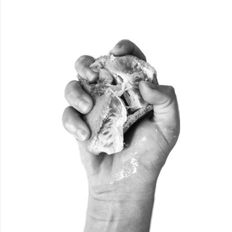 Eu-mulher artista: conheça o trabalho de Carinne Lira