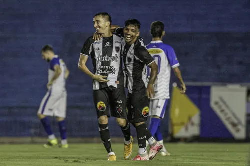 
				
					Gerson exalta grupo do Botafogo-PB após goleada e classificação às semifinais do Paraibano: "fizemos o que precisávamos"
				
				