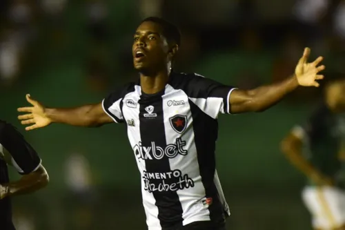 
				
					Gerson Gusmão já mira finalíssima do Paraibano e diz que Belo chegará forte
				
				