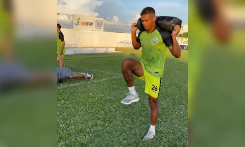 
				
					Olávio sofre punição e desfalca Campinense em mais uma partida, e clube contrata zagueiro Márcio
				
				