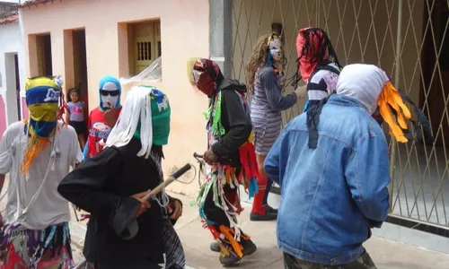 
                                        
                                            Caboclos ou Caretas da Semana Santa: tradição cultural é registrada no Sertão da PB
                                        
                                        