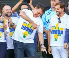 Bolsonaro apela para Auxílio Brasil de R$ 600, "voucher caminhoneiro" de R$ 1 mil e aumento do vale gás