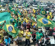 Apoiadores de Bolsonaro em João Pessoa fazem carreata e defendem indulto a Daniel Silveira