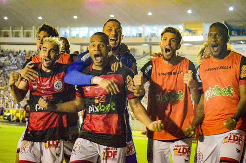 
				
					Campinense pode perder Olávio, que está na mira do Náutico e de um clube da Tailândia
				
				