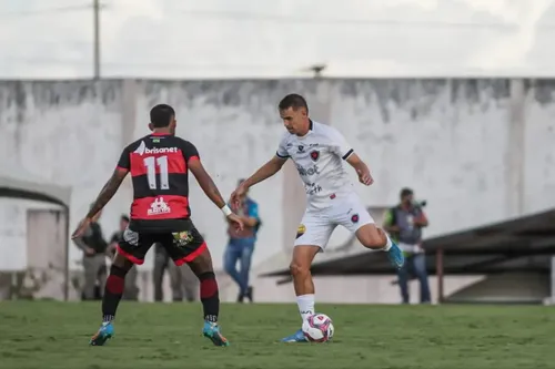 
				
					Bruno Ré lamenta vice-campeonato do Botafogo-PB, mas quer time e torcida unidos de olho na sequência da Série C
				
				