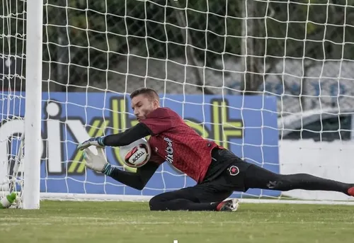 
				
					Gerson Gusmão tem seis desfalques para jogo do Botafogo-PB contra o Vitória, pela Série C
				
				