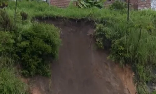 
                                        
                                            Deslizamento de terra provoca interdição na BR-230, em João Pessoa
                                        
                                        