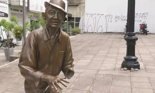 
                                        
                                            Estátua de Jackson do Pandeiro tem uma das mãos furtada, em João Pessoa
                                        
                                        