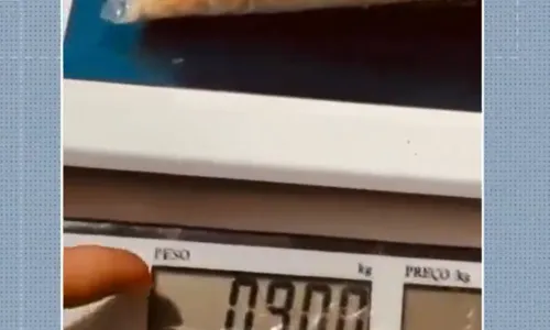 
                                        
                                            Vídeo mostra suposta alteração de peso em alimentos da merenda em Campina Grande
                                        
                                        