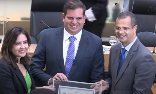 
                                        
                                            Diretor-geral da Aneel recebe Título de Cidadão Paraibano e Medalha de Honra na ALPB
                                        
                                        