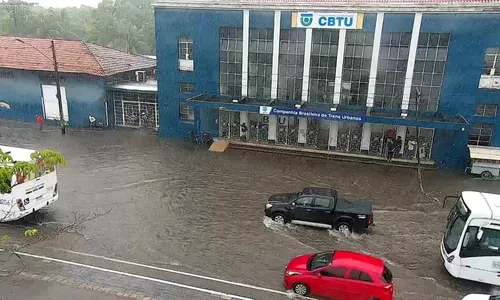 
                                        
                                            Chuvas fortes provocam pontos de alagamento em João Pessoa, e trânsito fica lento; veja locais
                                        
                                        