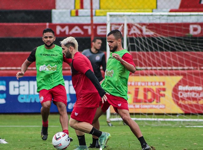 
                                        
                                            Campinense encerra preparação em Campina Grande para a partida contra o São José-RS, no domingo, pela Série C
                                        
                                        