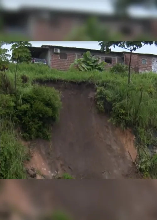 
                                        
                                            Deslizamento de terra provoca interdição na BR-230, em João Pessoa
                                        
                                        