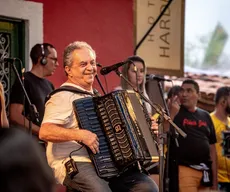 Flávio José antecipa festa dos namorados na abertura do Arraiá de Cumpade