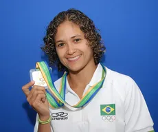 No Dia Internacional do Orgulho LGBTQIA+, Aline Pará ressalta respeito nas quadras de handebol e apoio da família