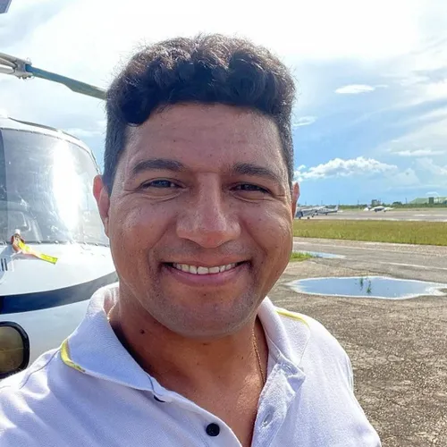 
				
					Piloto paraibano morto em acidente aéreo, em Roraima, é enterrado
				
				