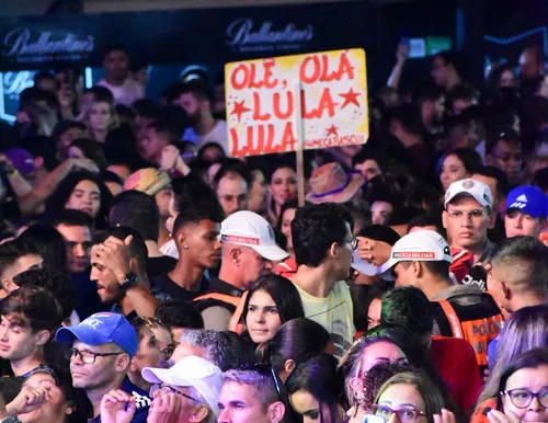 
				
					Abertura do São João de Campina Grande registra manifestações 'pró-Lula'
				
				