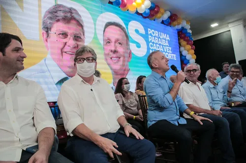 
				
					Agenda de hoje pode ser 'batismo' do grupo Ribeiro ao lado de João Azevêdo em Campina Grande
				
				