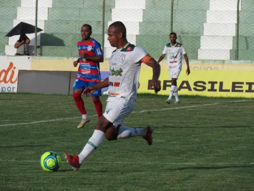 
				
					Daniel Costa bate a marca de 50 jogos defendendo o Sousa e sonha com o acesso para a Série C
				
				