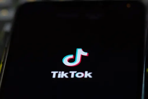 
				
					TikTok remove 20 milhões de contas por suspeita de serem menores de 13 anos
				
				