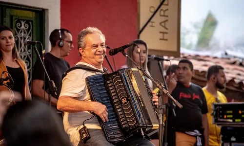 
                                        
                                            Flávio José antecipa festa dos namorados na abertura do Arraiá de Cumpade
                                        
                                        