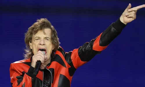 
                                        
                                            80 anos em 8. Nos 80 anos de Mick Jagger, os Rolling Stones em 8 músicas
                                        
                                        