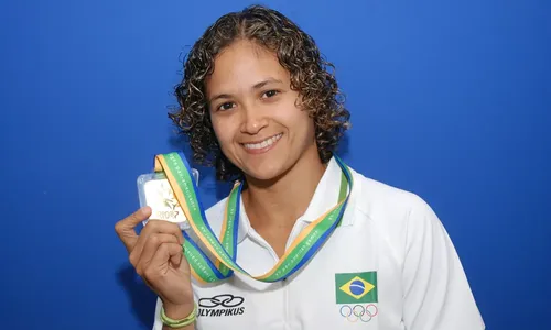 
                                        
                                            No Dia Internacional do Orgulho LGBTQIA+, Aline Pará ressalta respeito nas quadras de handebol e apoio da família
                                        
                                        