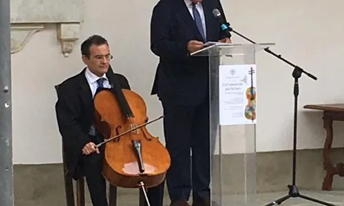 
                                        
                                            Professores da UFPB fazem conferência na Universidade de Pisa sobre a relação entre paz e música
                                        
                                        