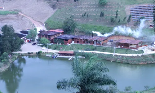 
                                        
                                            Conheça o engenho produtor de cachaça que pegou fogo em Areia
                                        
                                        