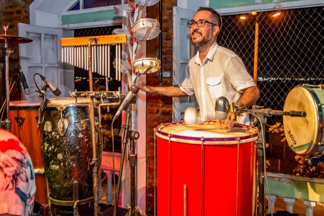 
                                        
                                            Percussionista Max Serrano, da banda Pura Raiz, morre aos 38 anos, em João Pessoa
                                        
                                        