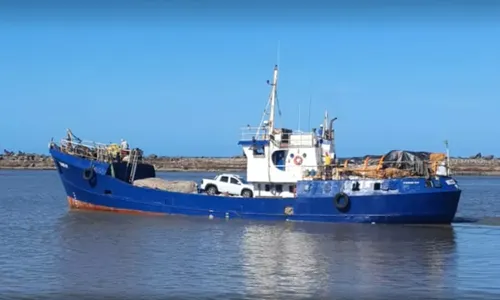 
                                        
                                            Marinha localiza dois corpos após embarcação afundar na Paraíba
                                        
                                        