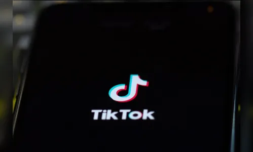 
				
					TikTok remove 20 milhões de contas por suspeita de serem menores de 13 anos
				
				