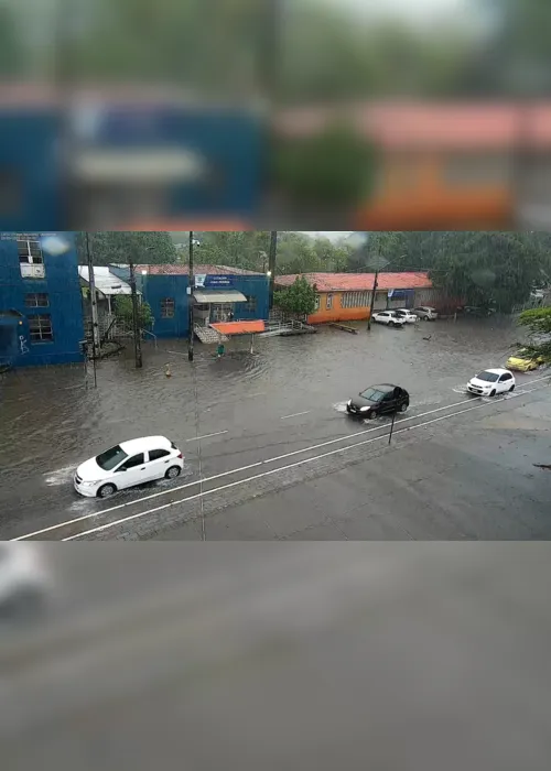 
                                        
                                            Fortes chuvas provocam queda de árvore e alagamentos em João Pessoa
                                        
                                        