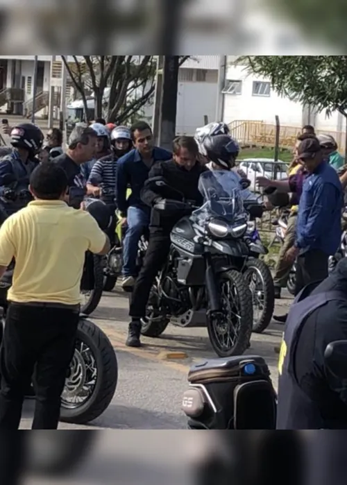 
                                        
                                            Sem capacete, Bolsonaro inicia motociata em Campina Grande levando Bruno Roberto na garupa
                                        
                                        
