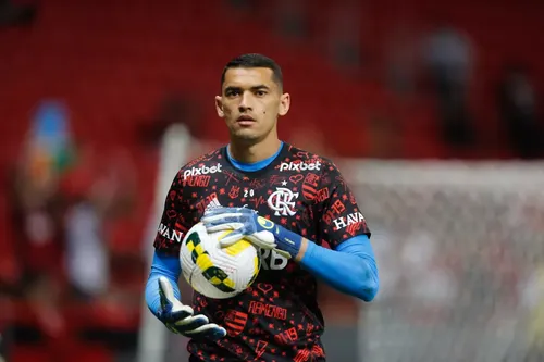 
				
					Goleiro Santos acerta com o Fortaleza, mas deverá ser titular do Flamengo no Almeidão
				
				