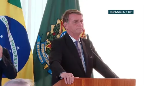 
				
					Bolsonaro comete crimes de responsabilidade, mente e nada acontece. Quando o Brasil da democracia vai calar Bolsonaro?
				
				