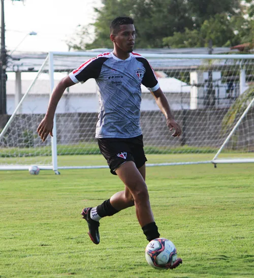 
				
					Sousa contrata zagueiro Diney, do Ferroviário, mirando a segunda fase da Série D do Campeonato Brasileiro
				
				