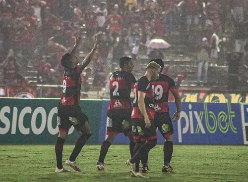 
				
					Após gol na estreia pelo Campinense, Anicete foca no jogo contra o Altos, pela Série C
				
				