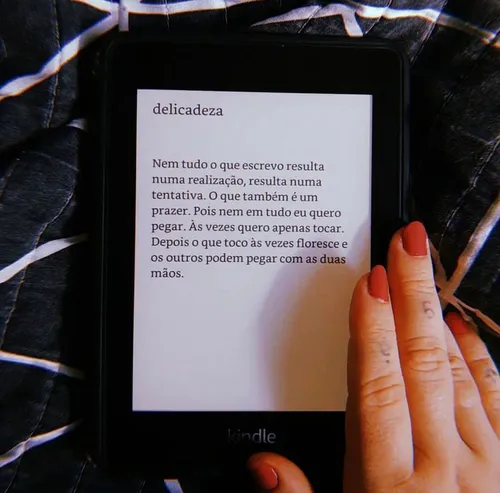 
				
					Escritora reúne poemas escritos durante cinco anos e projeta lançamento do primeiro livro: ‘felicidade sem tamanho’
				
				