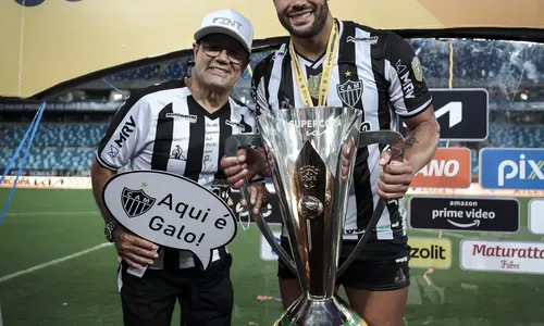 
                                        
                                            Hulk presenteia pai com carro recebido na conquista da Supercopa pelo Atlético-MG
                                        
                                        