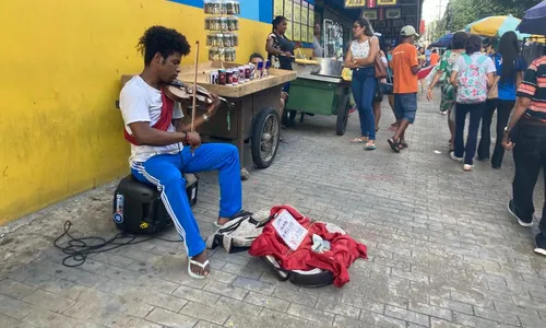 
                                        
                                            Violinista carioca toca pelas ruas de João Pessoa e sonha em integrar orquestra
                                        
                                        