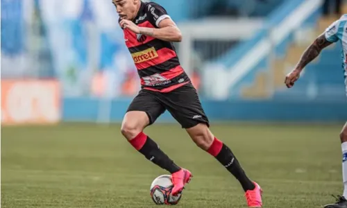 
				
					Schülle testa variação de esquema no Botafogo-PB, que deve reforçar o ataque
				
				