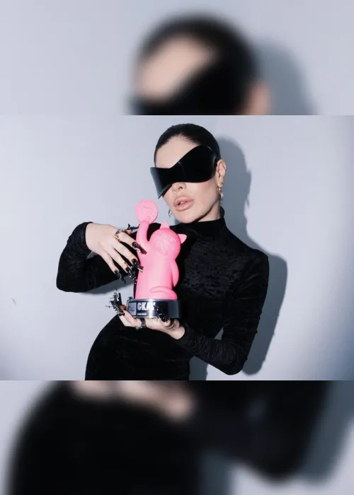 
                                        
                                            Gkay leva prêmio 'Ícone Miaw' no MTV Miaw 2022
                                        
                                        